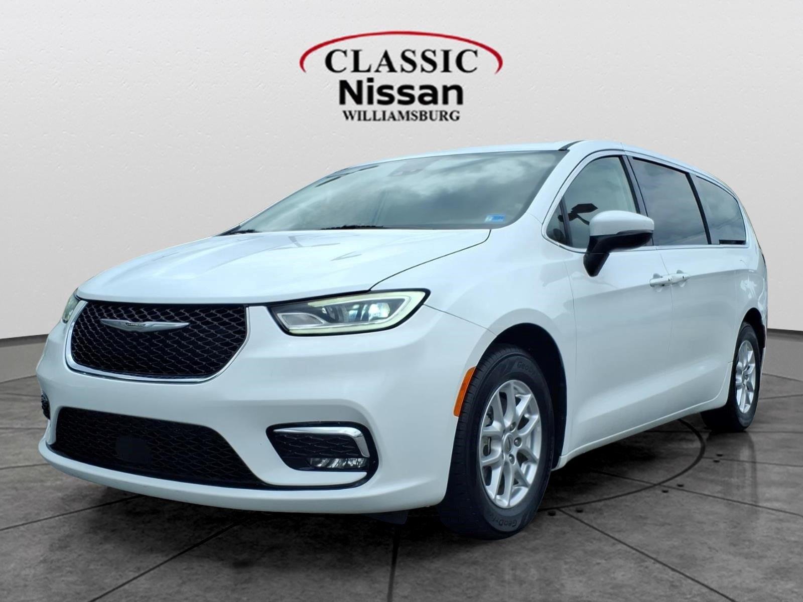 2023 Chrysler Pacifica Touring L
