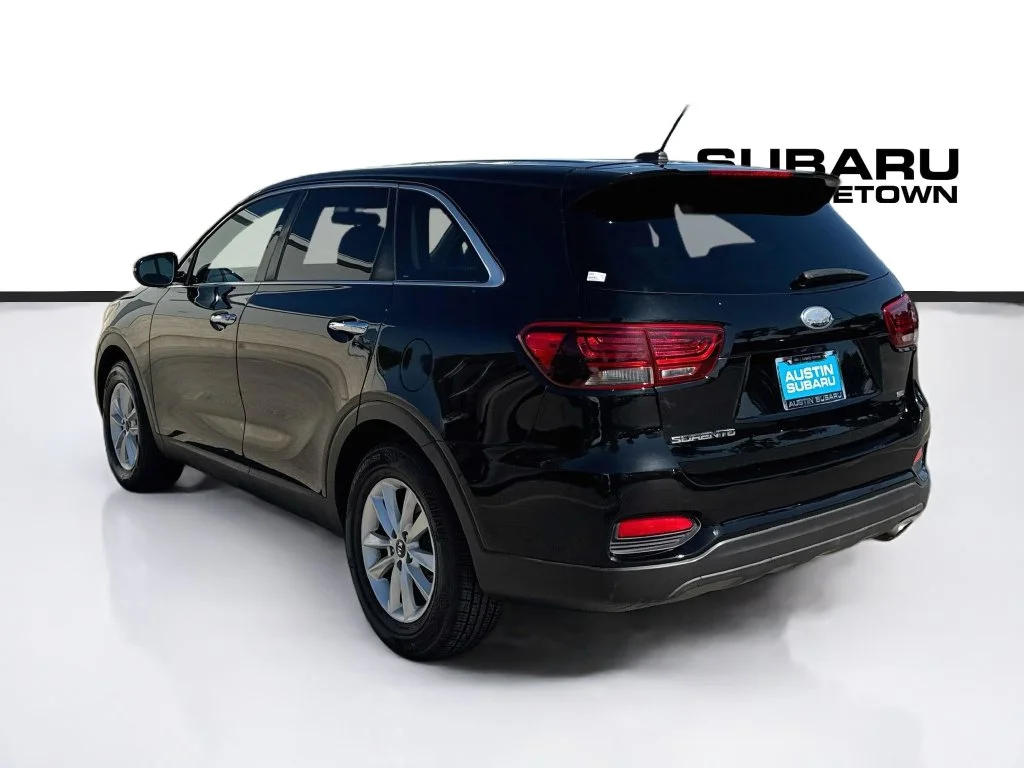 Used 2019 Black Kia L image 5