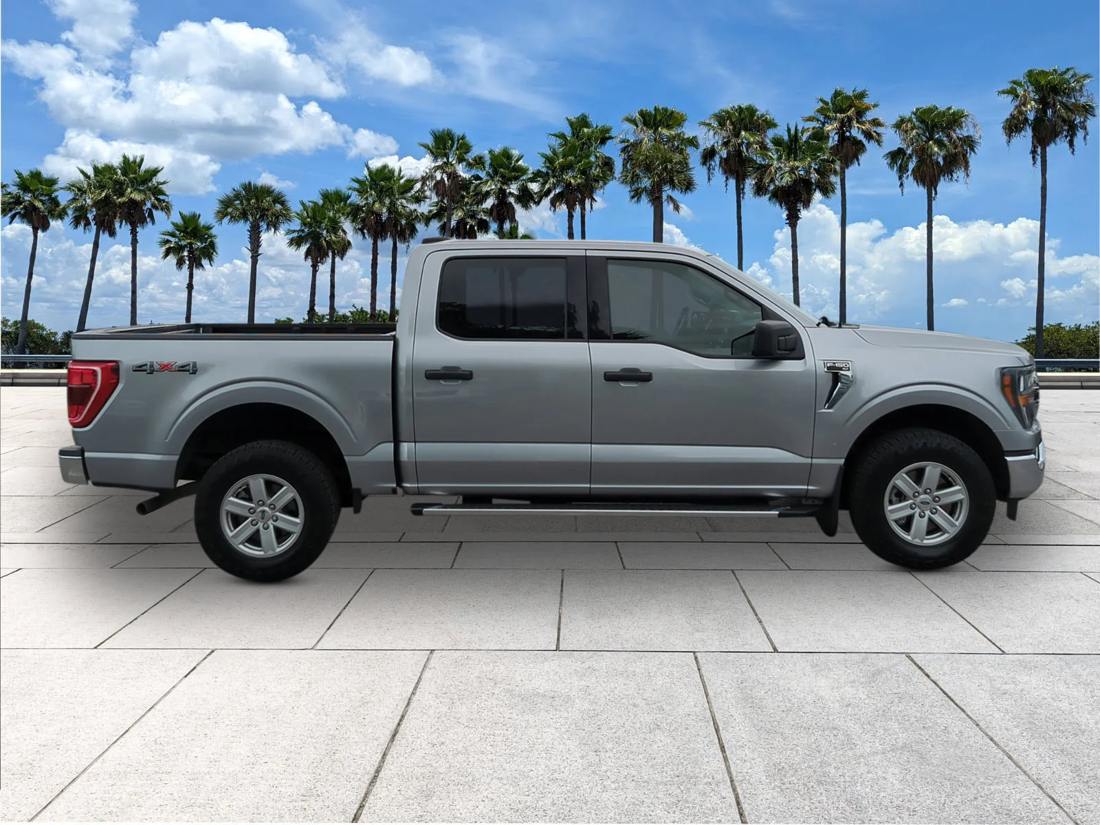 Certified Used 2023 Iconic Silver Metallic Ford XLT image 9