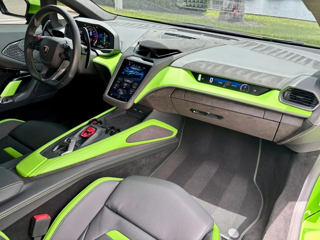 Used 2026 Verde Selvans Metallic Lamborghini  image 21