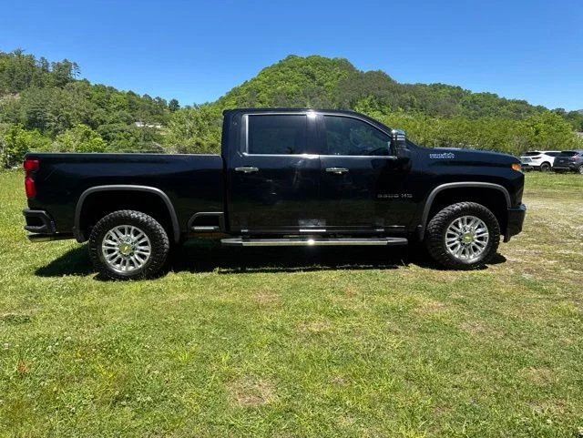 Used 2022 Black Chevrolet High Country image 9