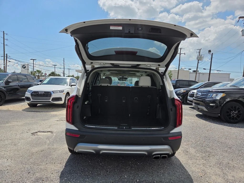 Used 2021 White Pearl Kia SX image 30