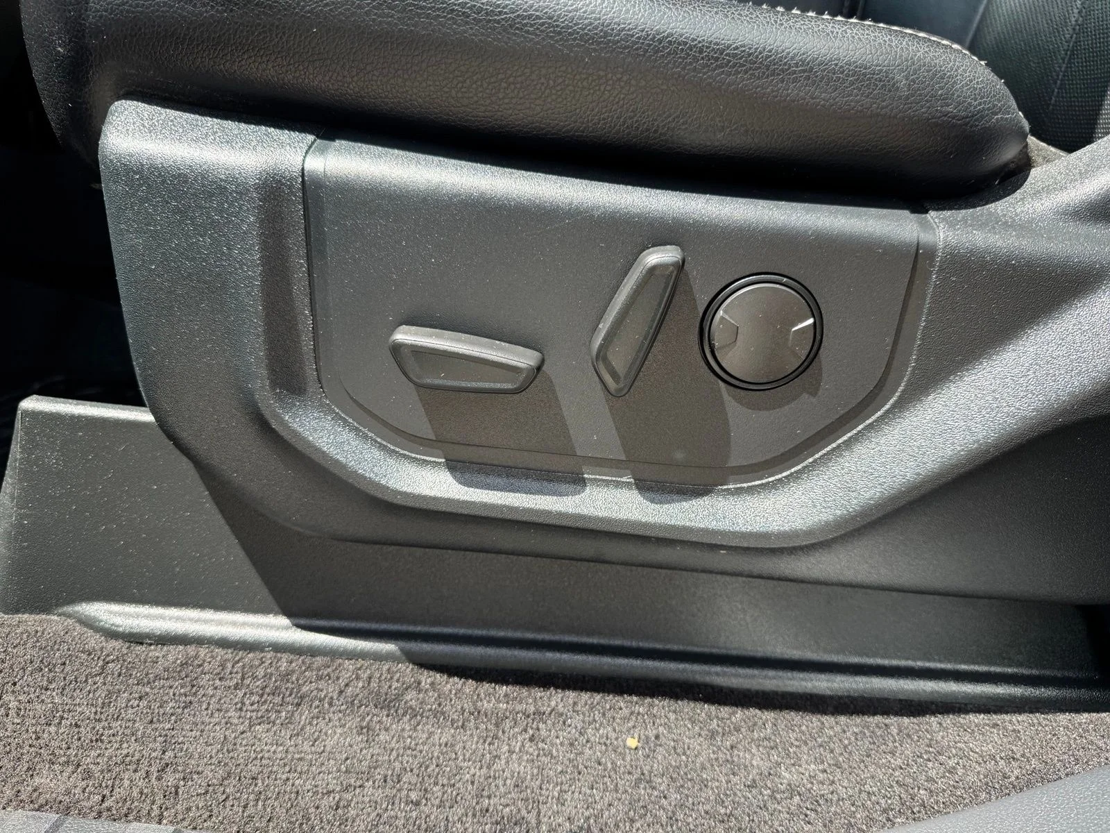 Used 2019 Gray Ford Lariat image 29