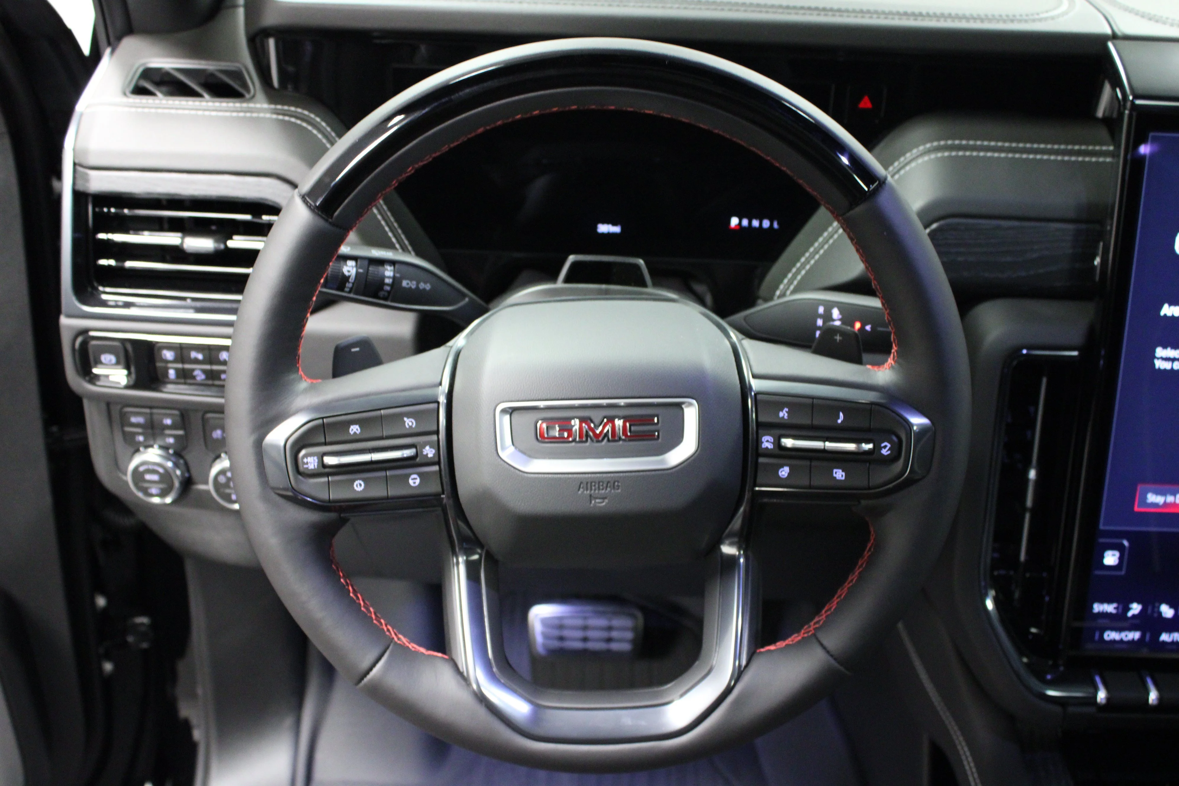 2026 GMC Yukon AT4 Ultimate - Photo 18