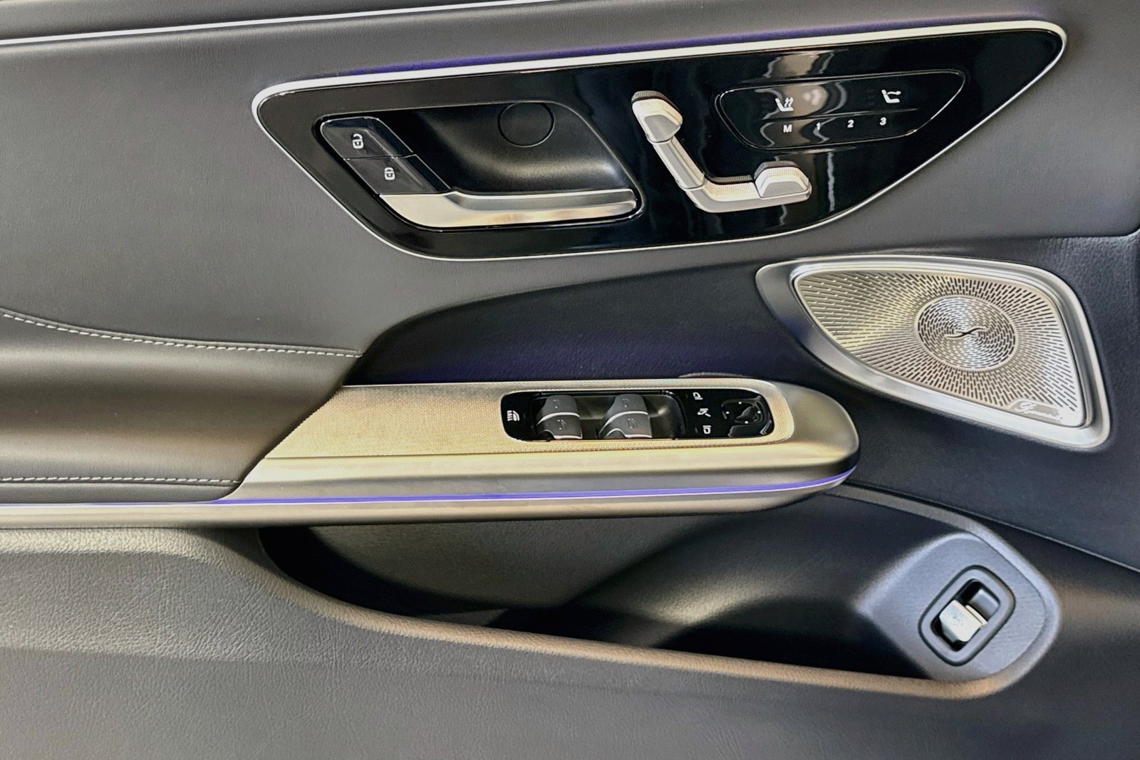 New 2027 MANUFAKTUR exclusive graphite grey magno Mercedes-Benz AMG® CLE 53 image 16