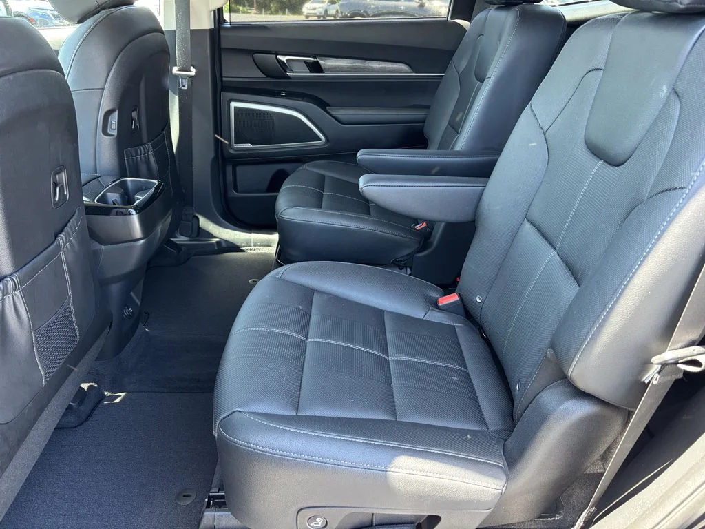 Used 2021 Black Kia EX image 18