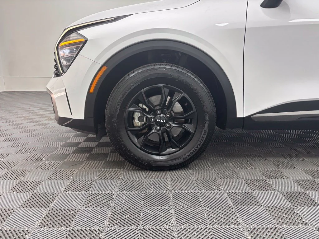 Used 2023 White Kia X-Pro Prestige image 16