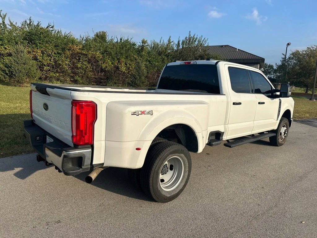 Used 2025 Oxford White Ford XLT image 12