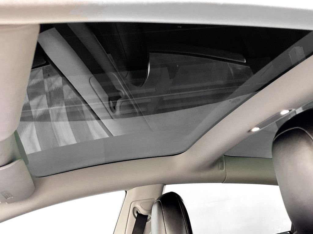 Used 2018  Tesla Performance image 19