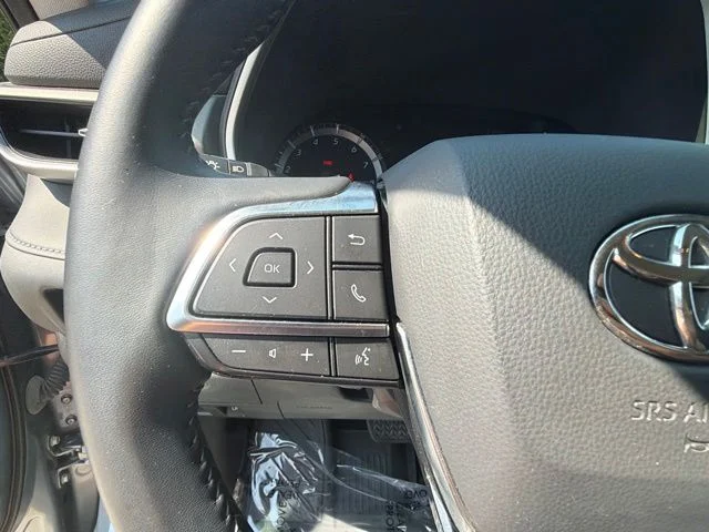 Used 2021  Toyota XLE image 32