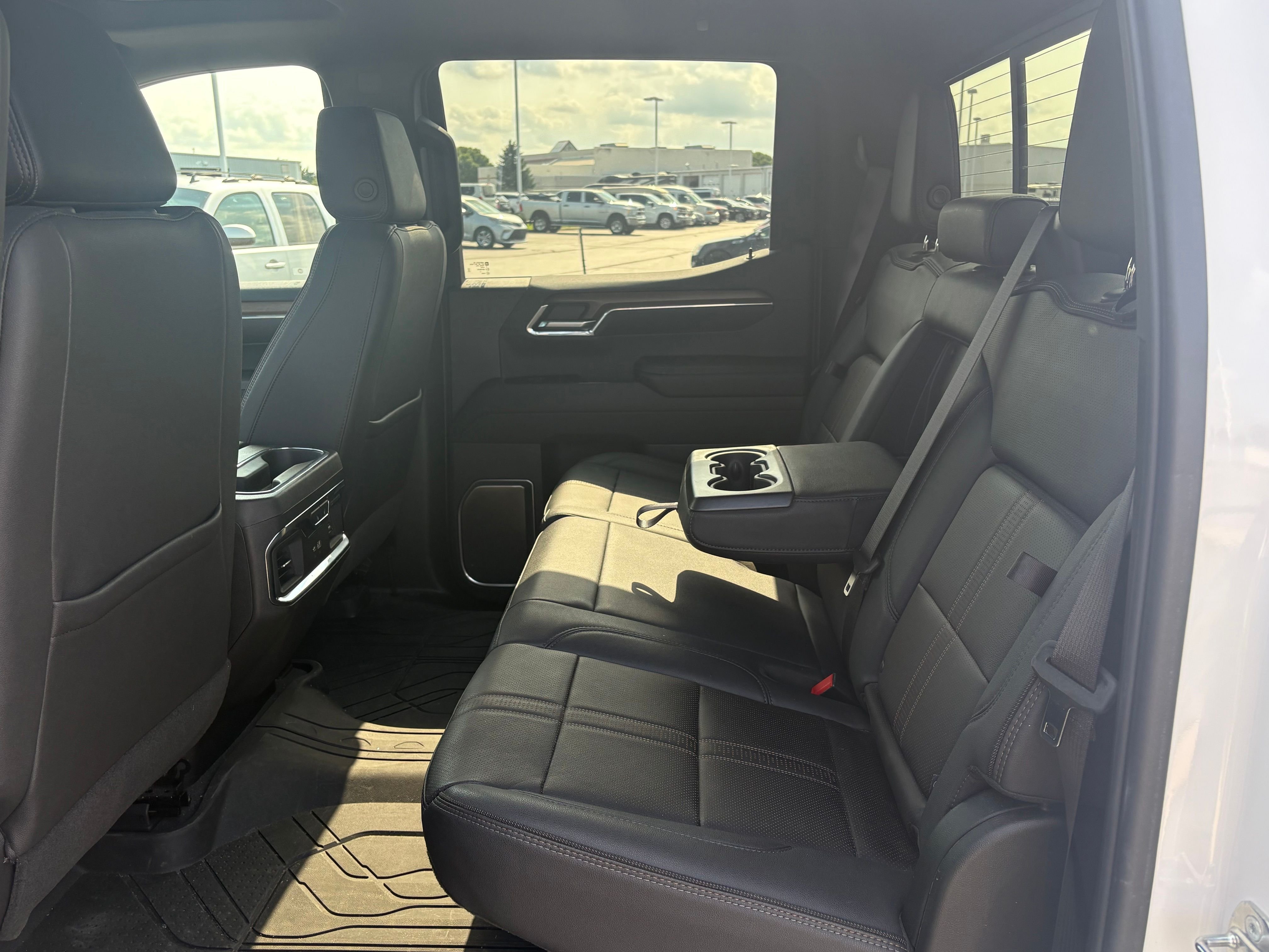 Used 2023 Iridescent Pearl Tricoat Chevrolet High Country image 14