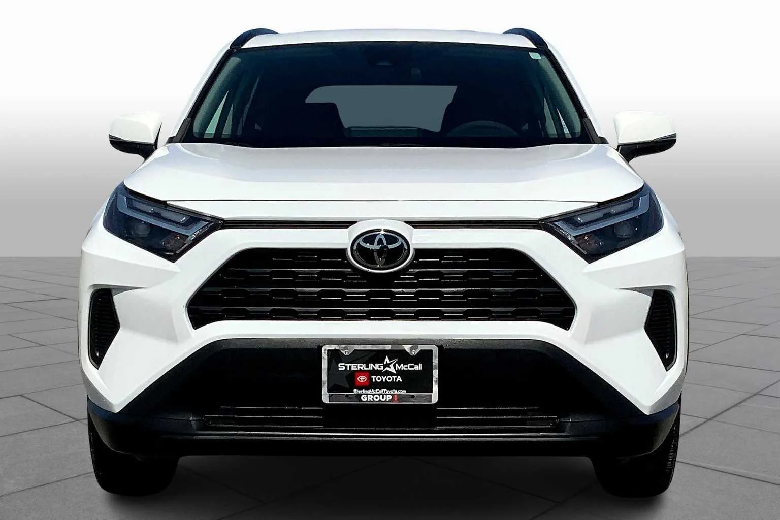 Used 2022 White Toyota XLE image 4