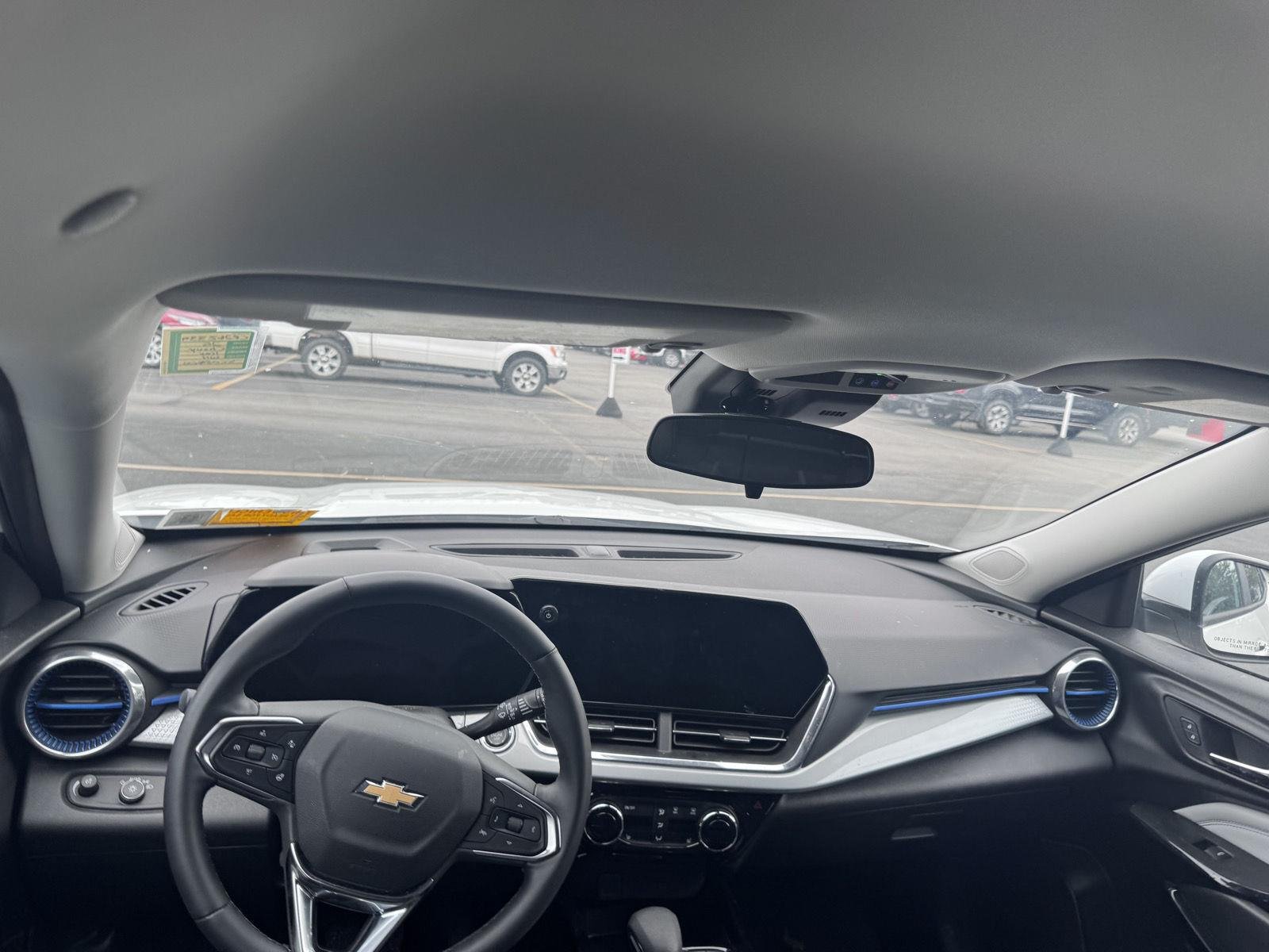 Used 2025 Summit White Chevrolet LT image 10