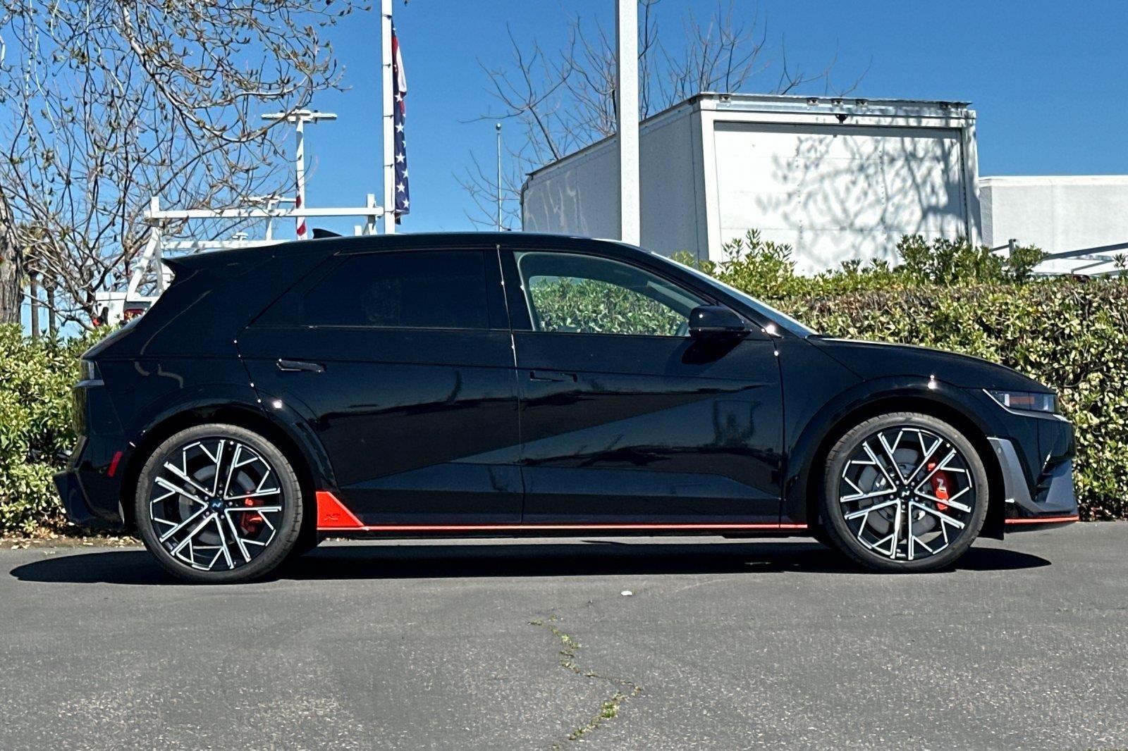 New 2025 Abyss Black Hyundai AWD image 27