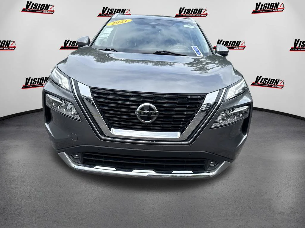 Used 2021 Gray Nissan Platinum image 2