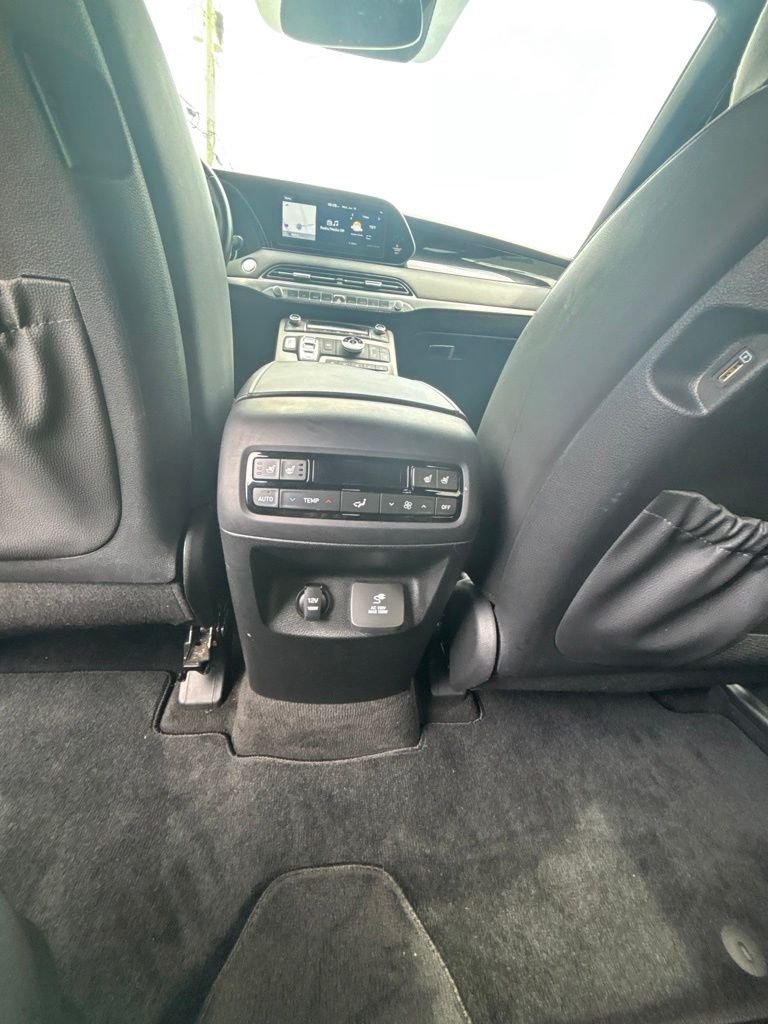 Used 2021 Black Hyundai Calligraphy image 19