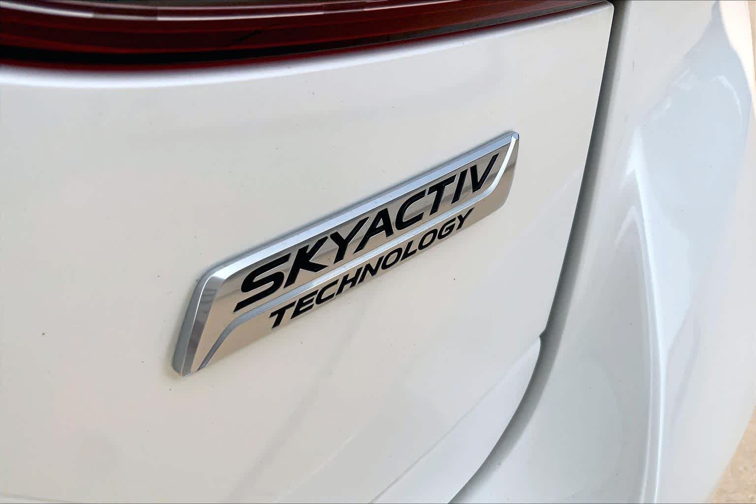 Used 2018 Snowflake White Pearl Mica Mazda Sport image 10