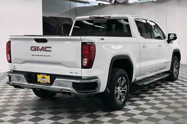 Used 2024 Summit White GMC SLE image 13