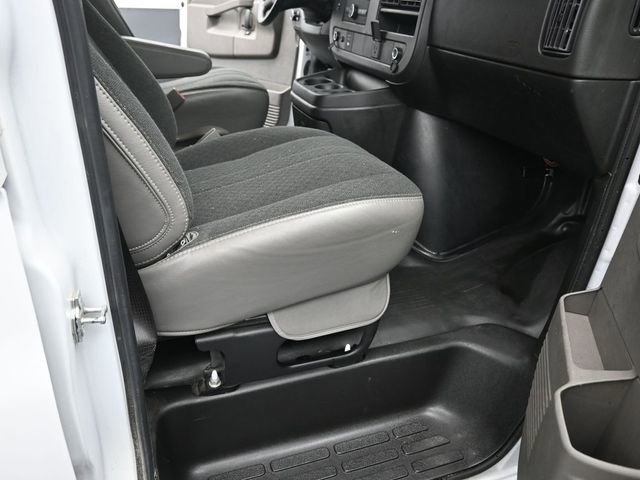 2024 GMC Savana Cargo Work Van - Photo 28