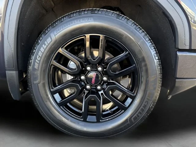 Used 2022 Silver GMC Elevation image 24