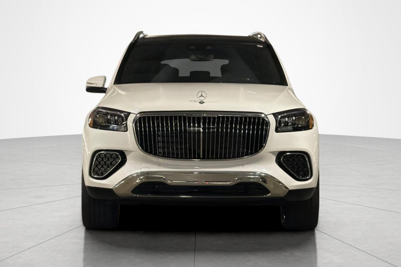 New 2026 MANUFAKTUR Moonlight White Metallic Mercedes-Benz Maybach GLS 600 4MATIC® SUV image 8