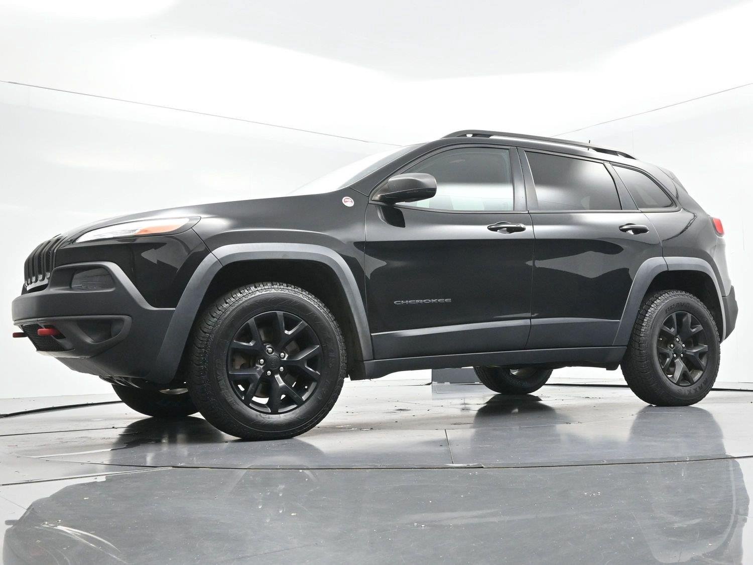 Used 2018 Diamond Black Crystal Pearlcoat Jeep Trailhawk image 43