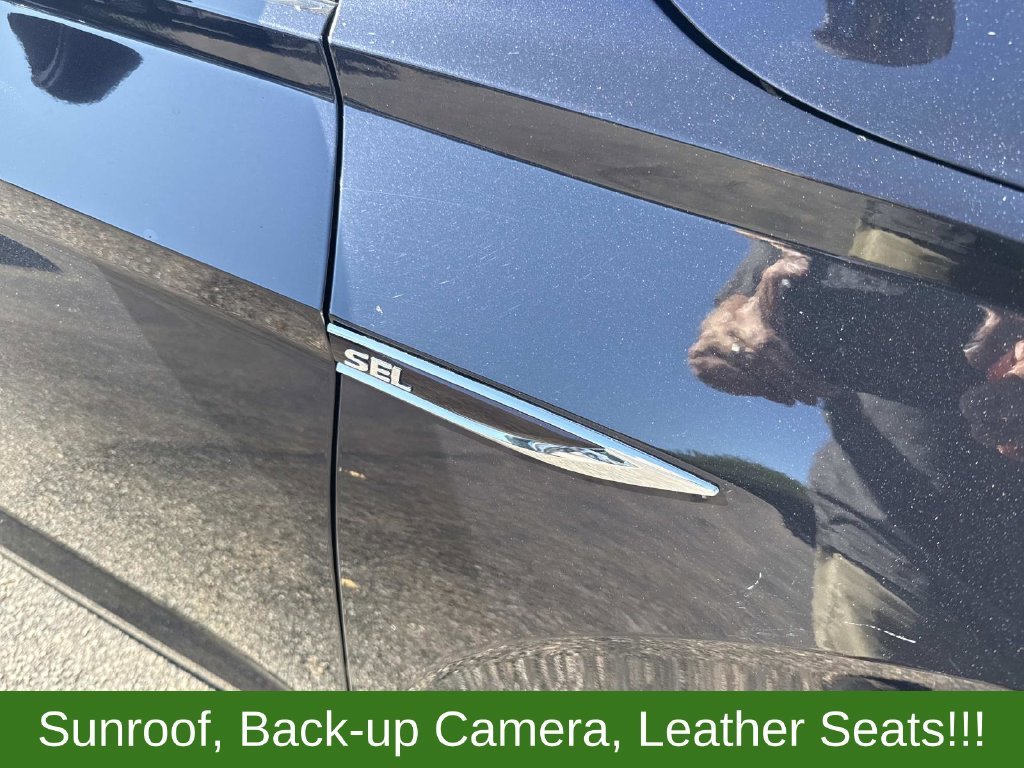 Used 2019 Black Volkswagen SEL image 9