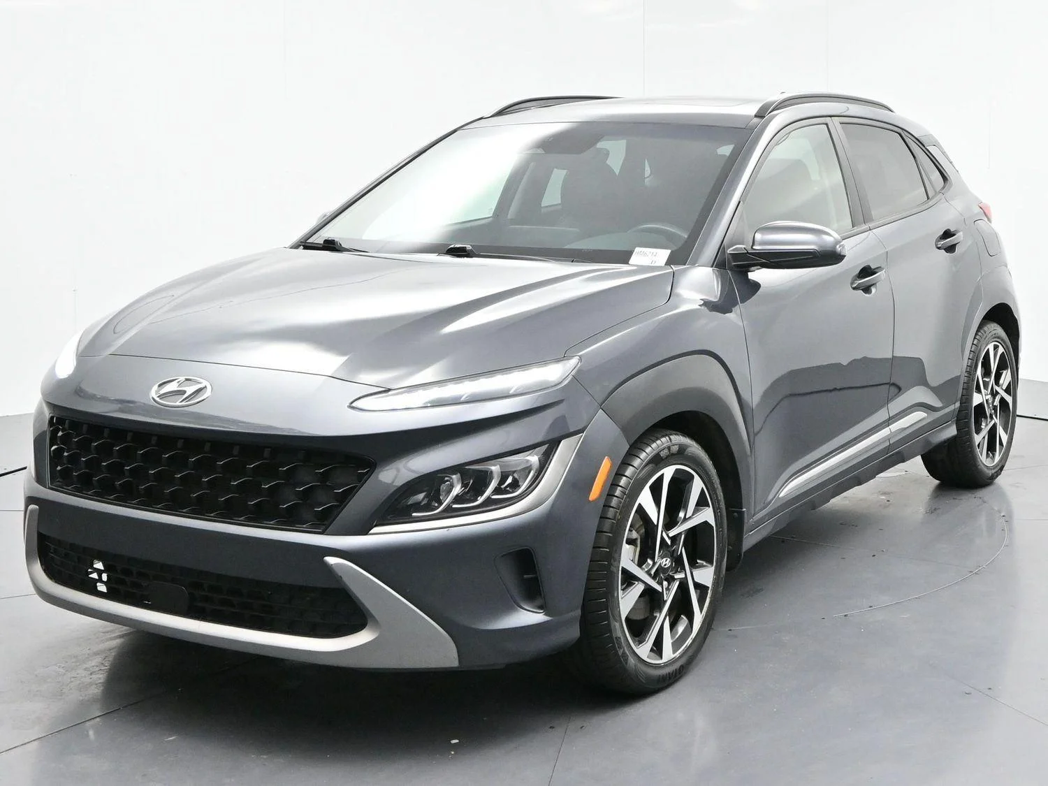 Used 2022 Thunder Gray Hyundai Limited image 3