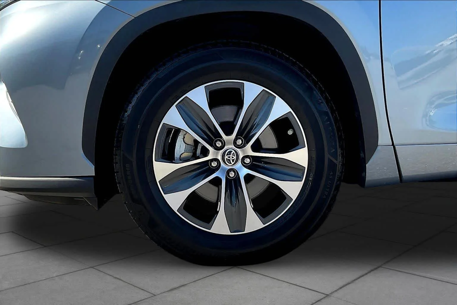 Used 2022 Moon Dust Toyota XLE image 11