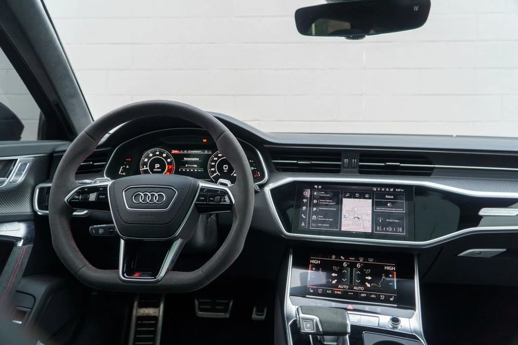 Used 2025  Audi 4.0T image 23