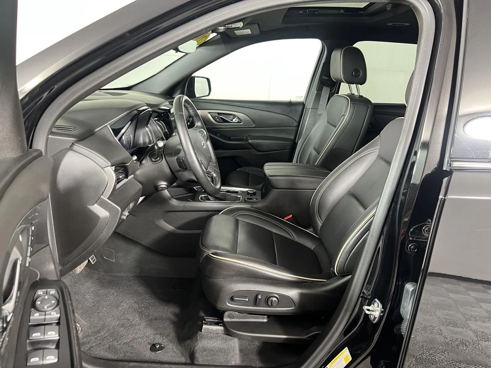 Used 2023 MOSAIC BLACK METALLIC Chevrolet Premier image 17