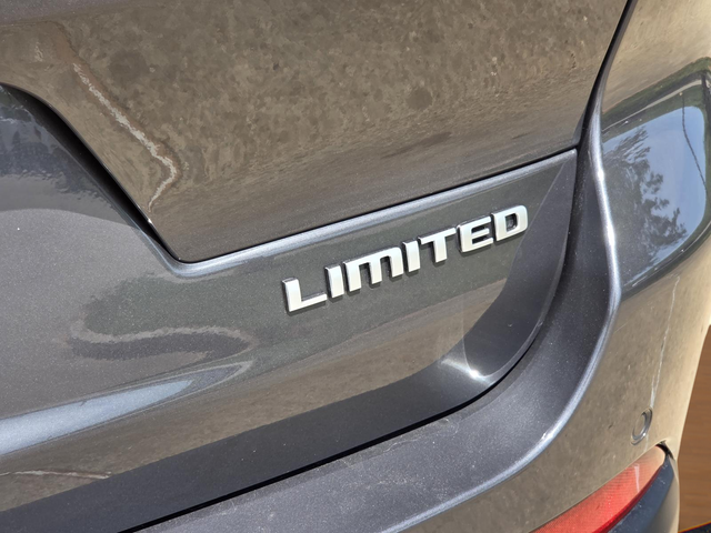 New 2026 Baltic Gray Metallic Clear-Coat Exterior Paint Jeep Limited image 22