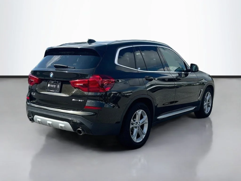 Used 2019 Green BMW sDrive30i image 3