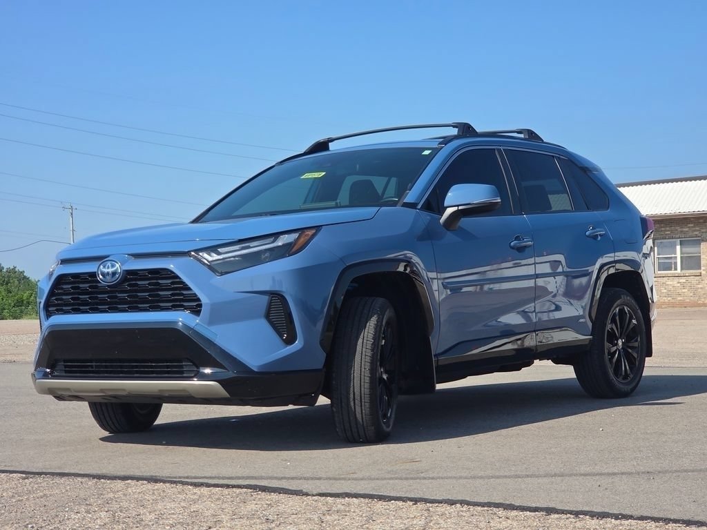 2022 Toyota RAV4 SE - Photo 20