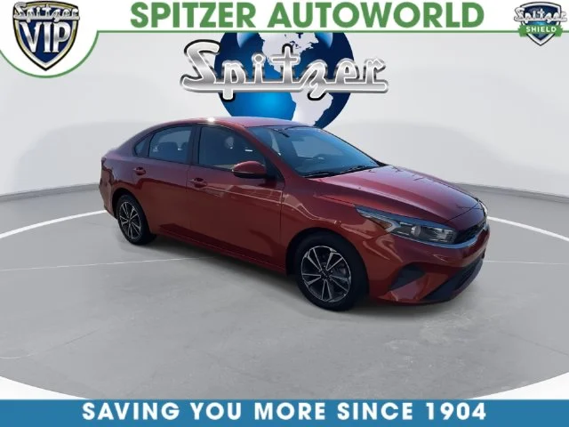 Used 2023 Red Kia LXS image 3