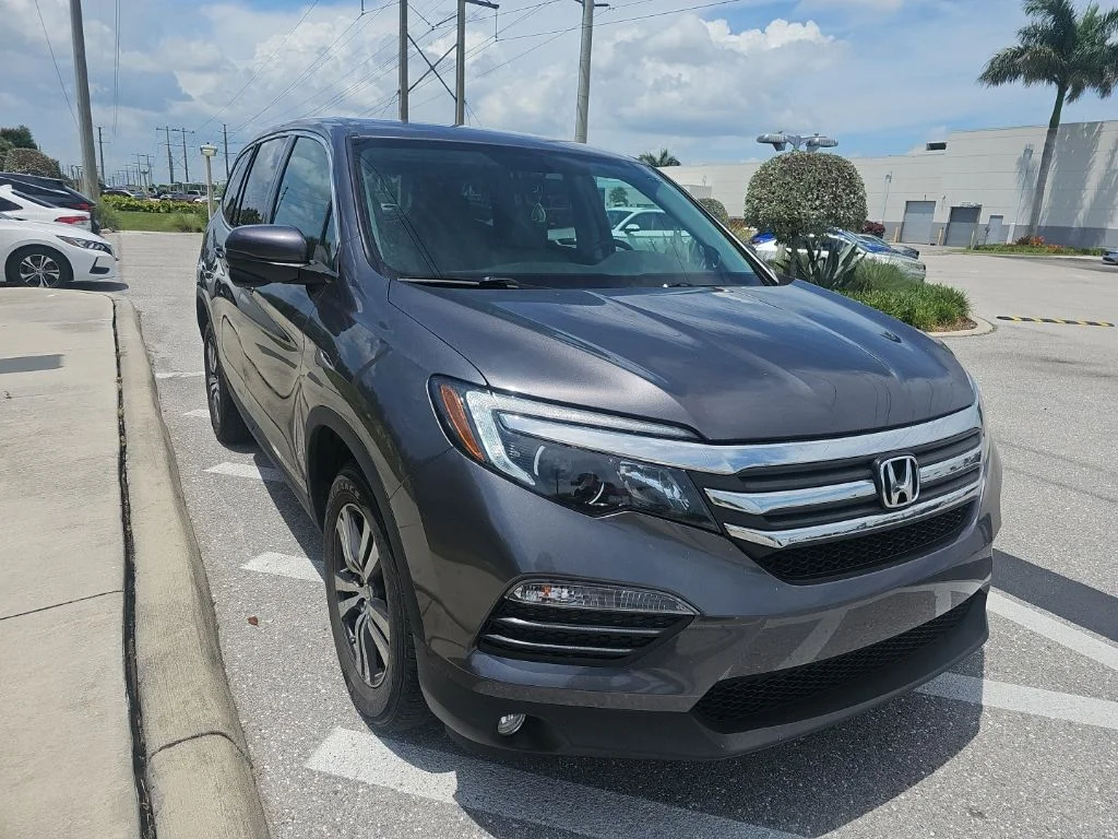 Used 2018 Modern Steel Metallic Honda EX image 3