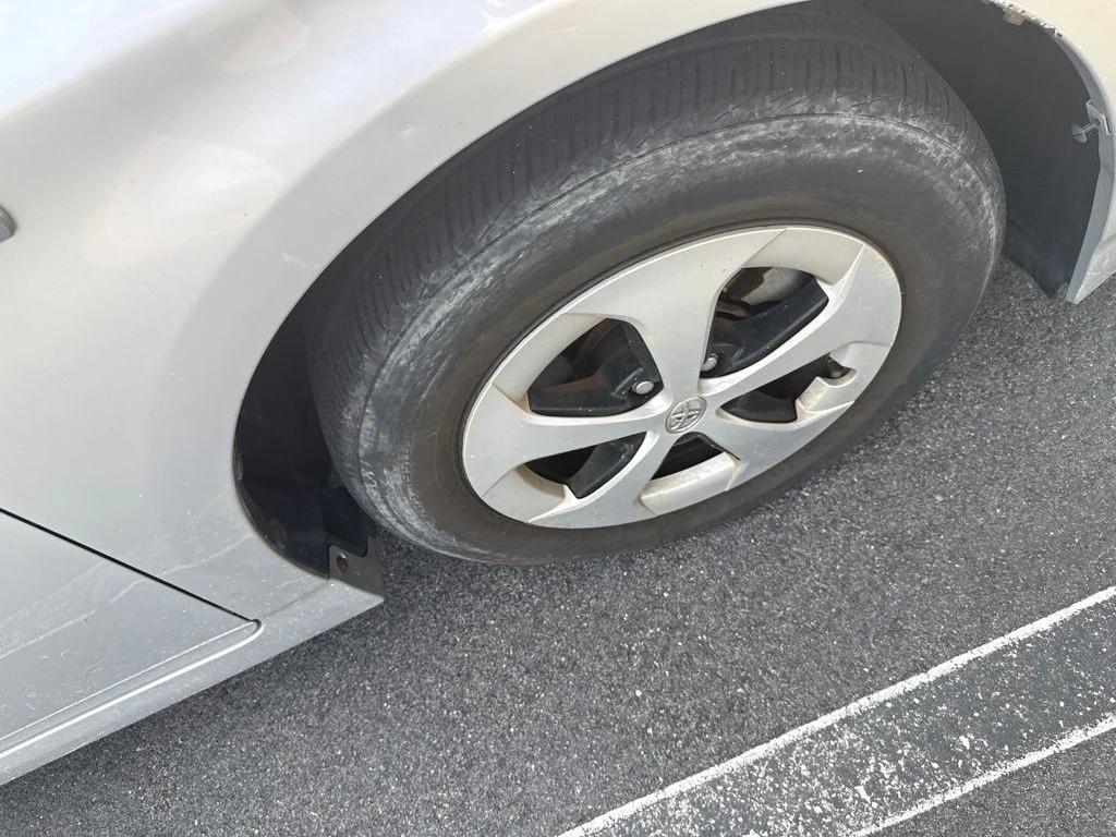 Used 2015 Silver Toyota Three image 16