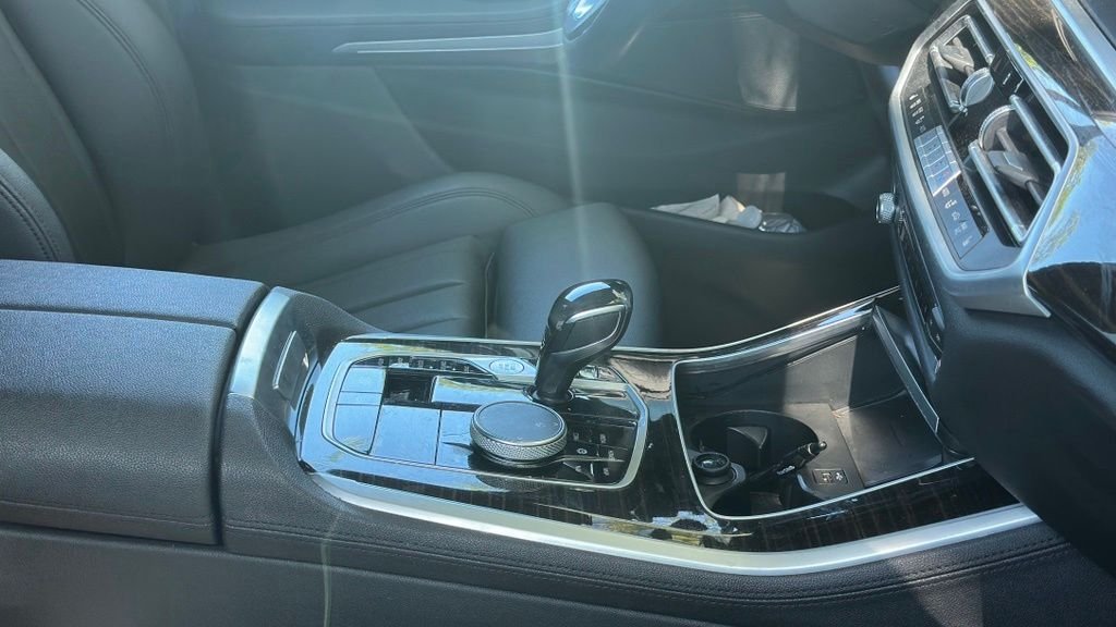 Used 2021 Jet Black BMW xDrive40i image 6
