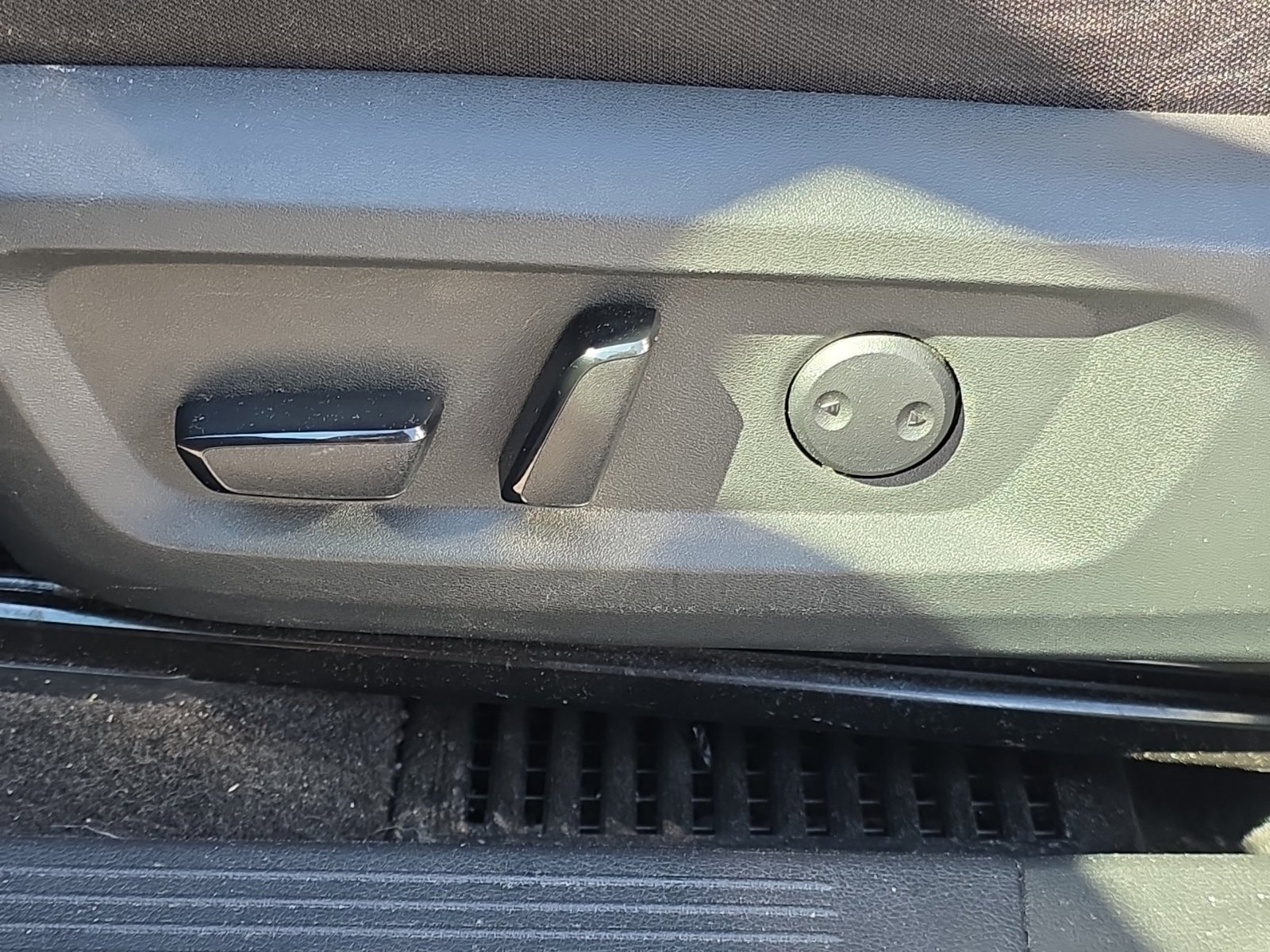 Used 2023 Gray Nissan SV image 21