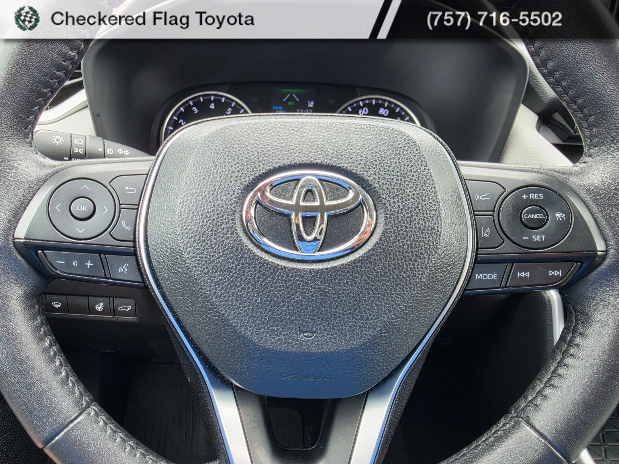 Used 2020 Lunar Rock Toyota XLE Premium image 14