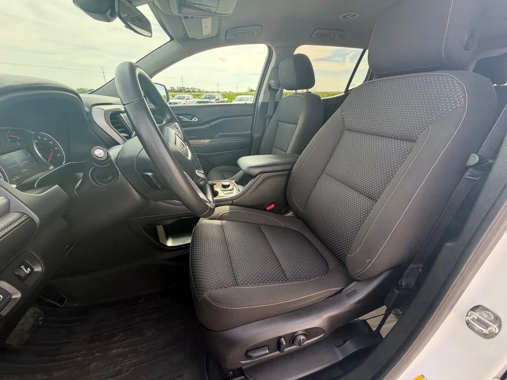 Used 2023 White GMC SLE image 12