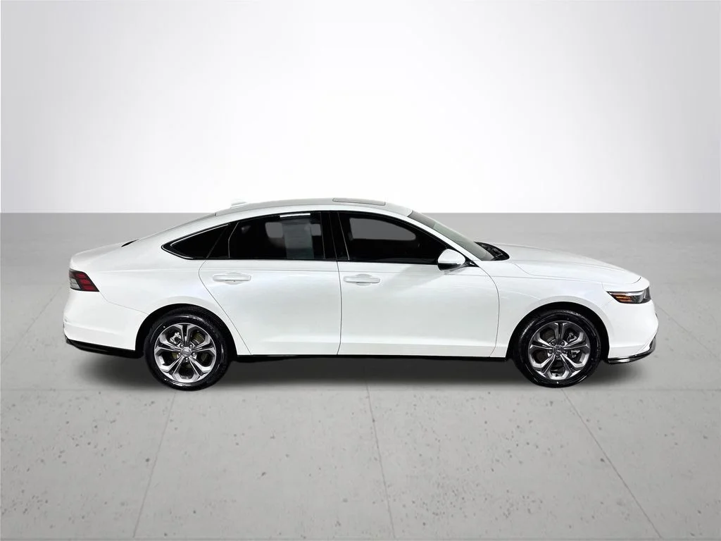Used 2024 White Honda EX-L image 5
