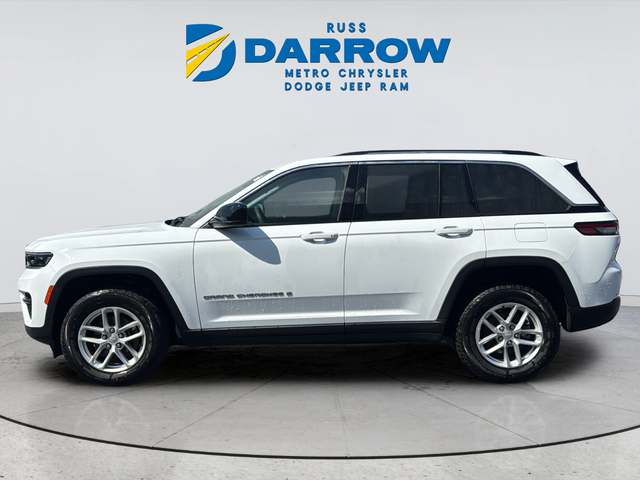 Used 2024 White Jeep Laredo X image 2