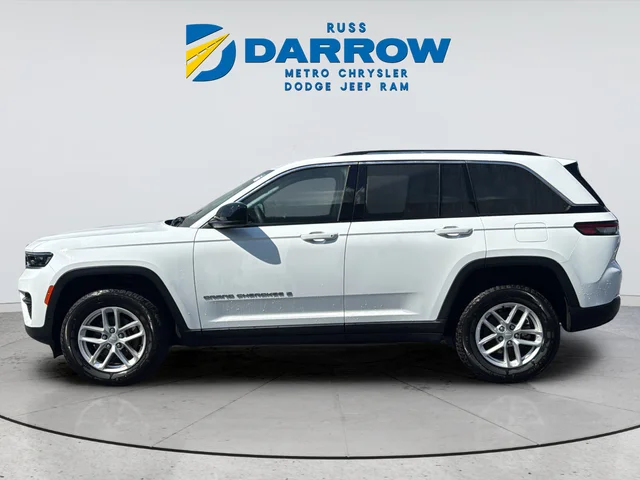 Used 2024 White Jeep Laredo X image 2