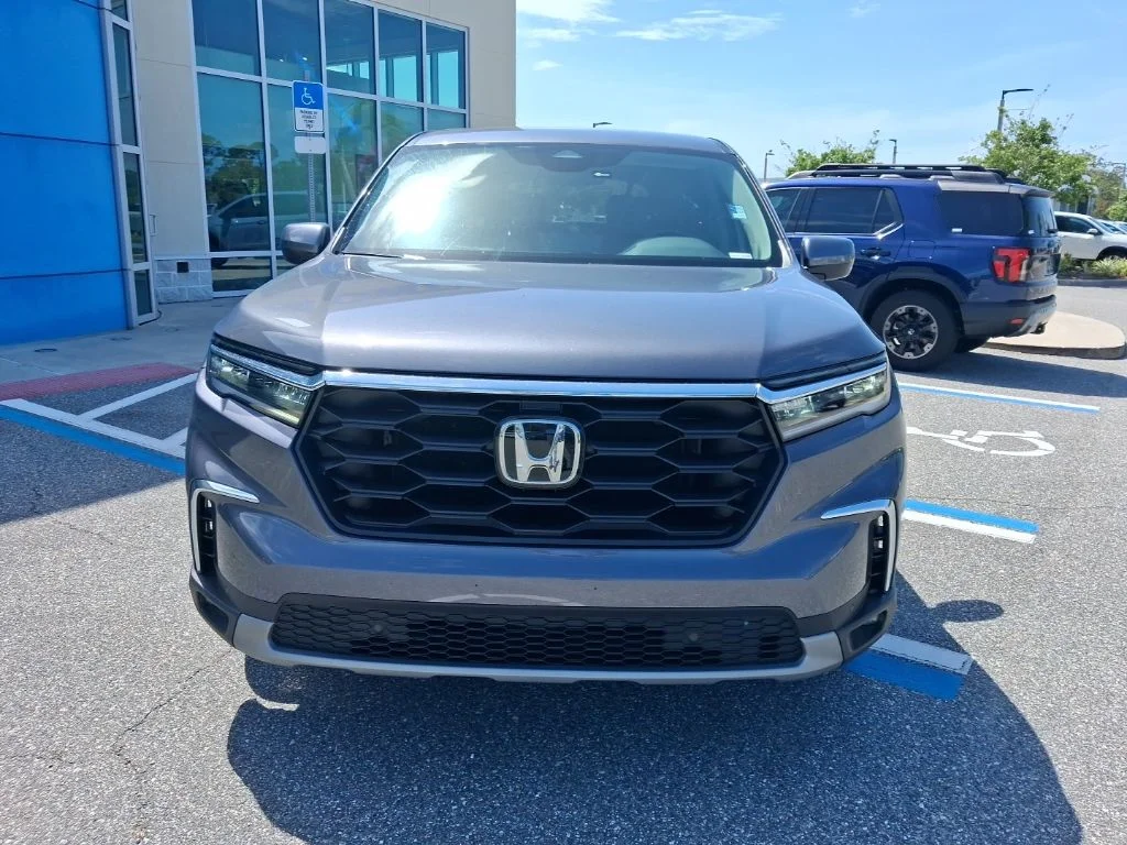 Used 2025  Honda EX-L image 2