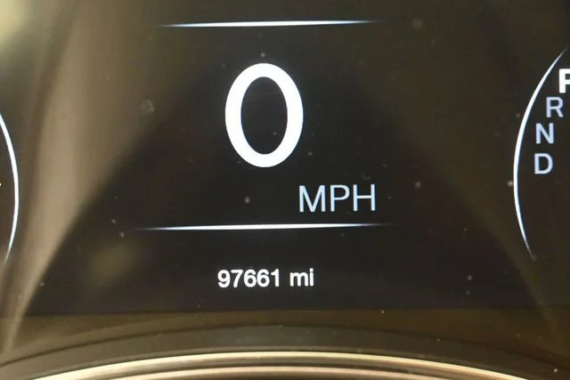 Used 2018 Velvet Red Pearlc Jeep Overland image 15