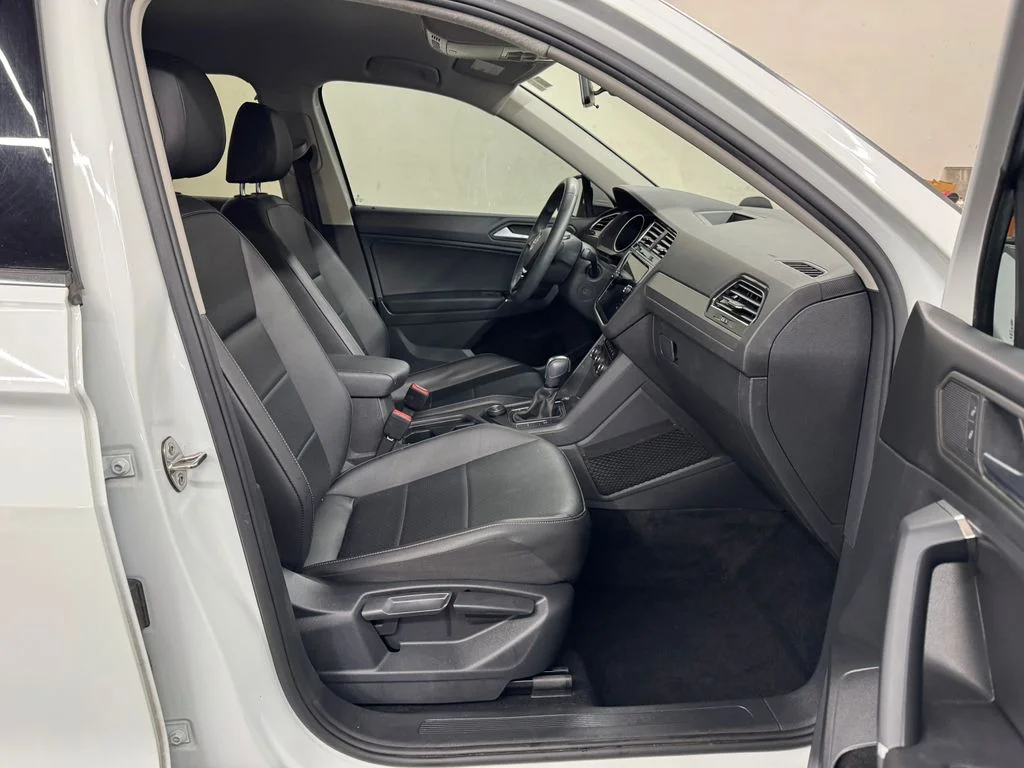 Used 2020 White Volkswagen 2.0T SE image 28