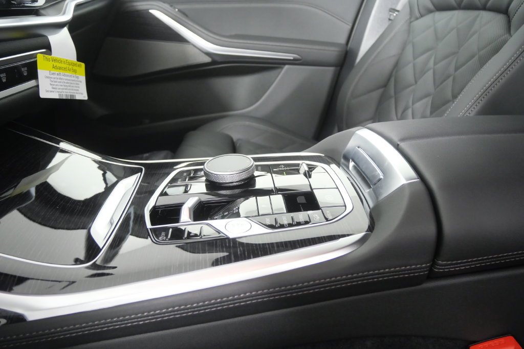 New 2027 Black Sapphire Metallic BMW xDrive40i image 24