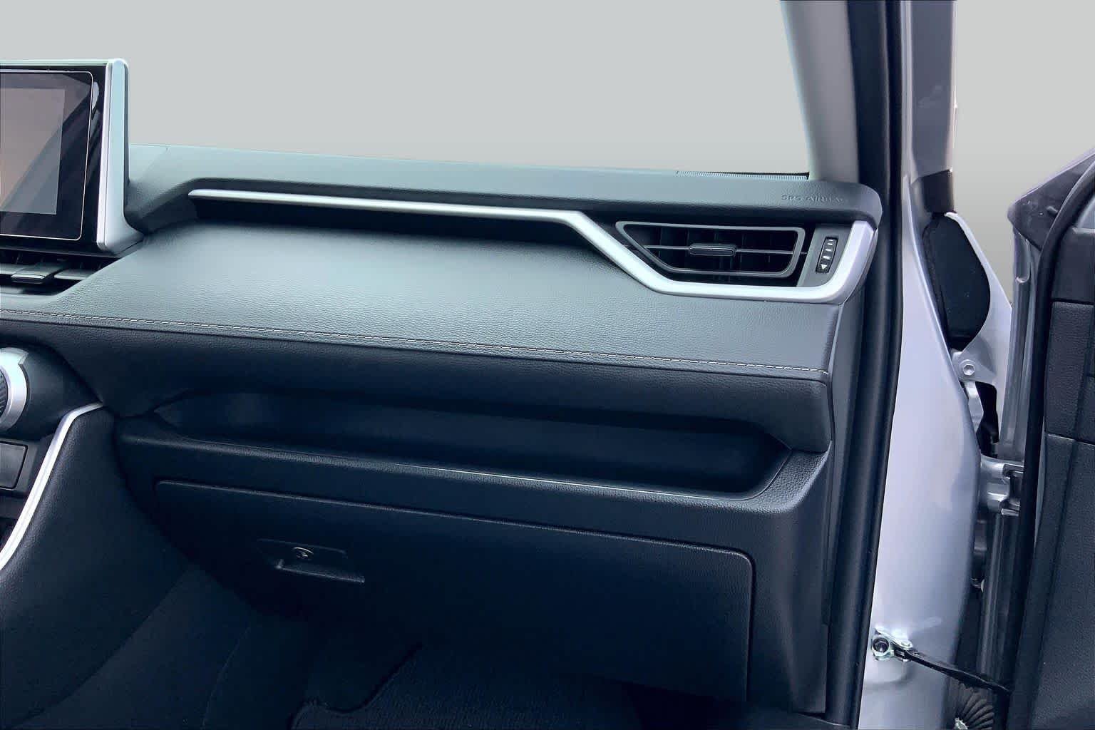 Used 2024 Silver Sky Metallic Toyota Hybrid XLE image 18