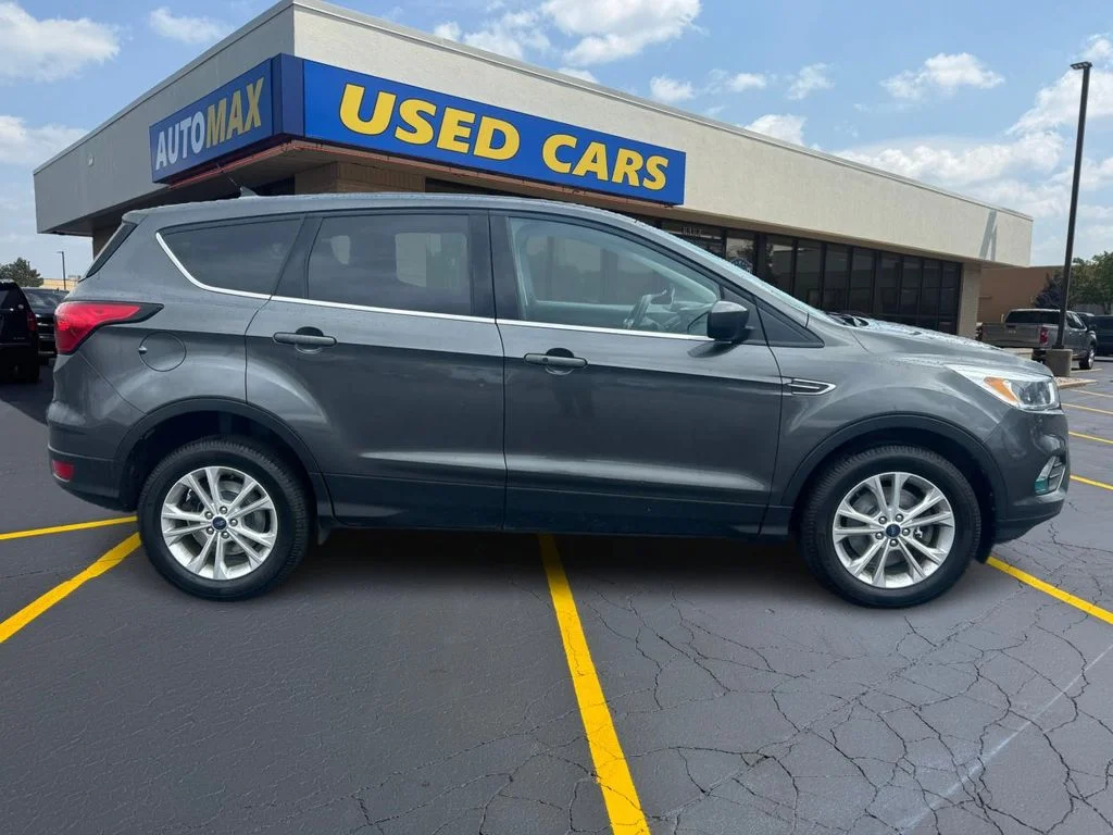 Used 2019 Ford Escape SE with VIN 1FMCU9GD4KUA53404 for sale in Traverse City, MI